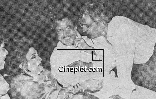 Noor Jehan with Mustafa Qureshi and Riyaz-ul-Rehman Saghar
