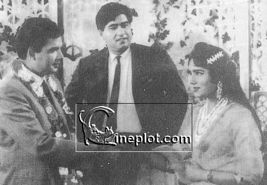 Santosh, Darpan and Shamim Ara in Naila (1965)