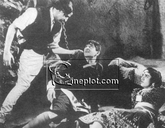 Pran and Raj Kapoor in Jis Desh Men Ganga Behti Hai (1960)